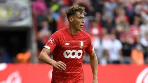 Vojvoda Mitspieler mit albanischem Star
