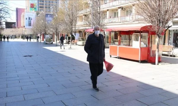 Los ancianos han sido prohibidos a partir de las 10.00 horas.