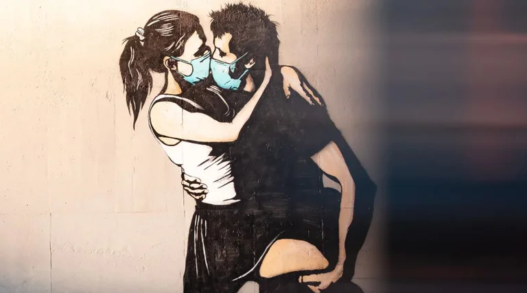 Health experts: Use thin hole walls when having sexual intercourse