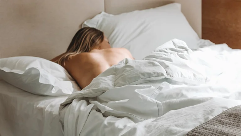 What happens to our body if we sleep naked at night?