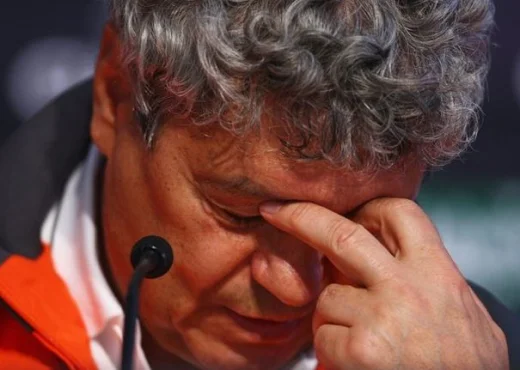 I fan lo costringono a lasciare quattro giorni dopo aver assunto l'incarico per questo