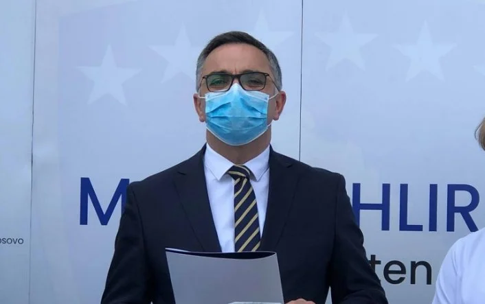Regierung teilt Masken und Desinfektionsmittel für Bürger