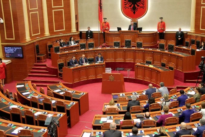 Los votos del Parlamento de Albania, Meta no desestimó
