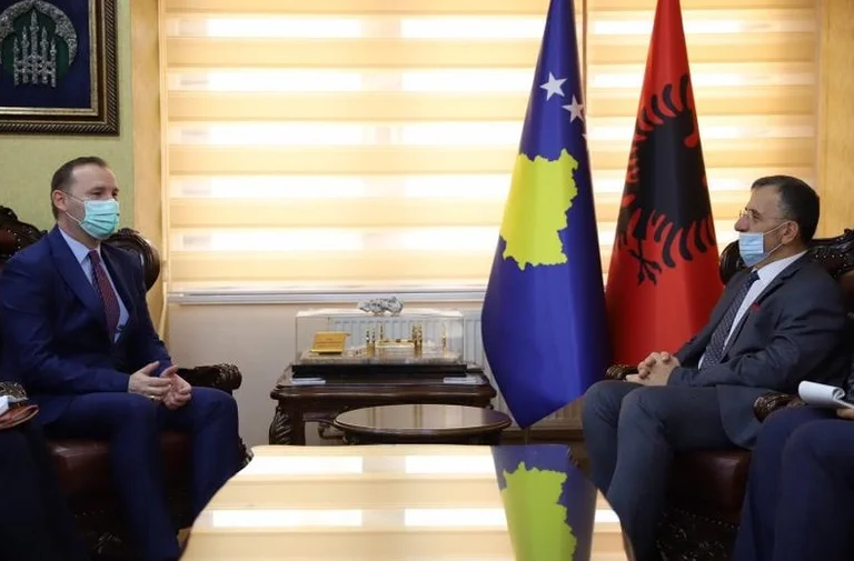 Minister Zemaj meets with Mufti Ternava, talk about anti-Condavid measures