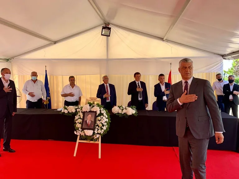Thaci va alla famiglia di uomo d'affari Latif Kryeziu