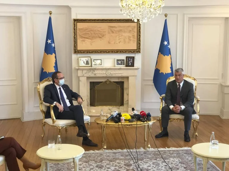 Thaçi pas takimit me Hotin: Të mos lejojmë qe dialogu të zbresë në nivelin teknik