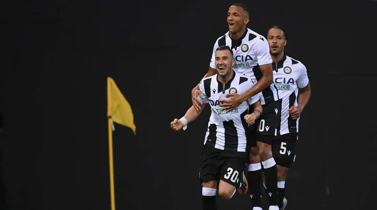 Udinese shokon Juventusin, e mposht dhe ia shtyen festën e titullit