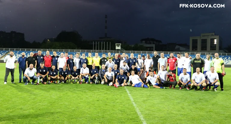 Ndeshja revyale për ditëlindjen e Fadil Vokrrit u përcoll me shumë tribute për legjendën e futbollit kosovar