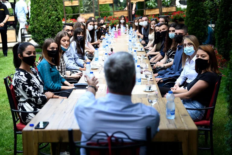 Thaçi në takim me studentët e Juridikut: Biseduam për të ardhmen