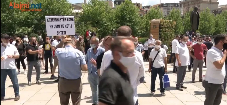 Protestojnë sindikalistët, kërkojnë nga Qeveria dhe deputetët ta shpëtojnë Telekomin