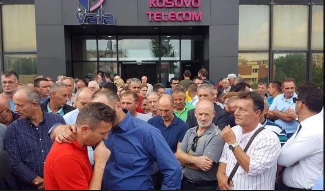 Telekom proteste commerciali prima del governo