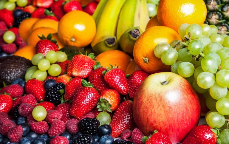 Cili është fruti që lufton yndyrën në bark?