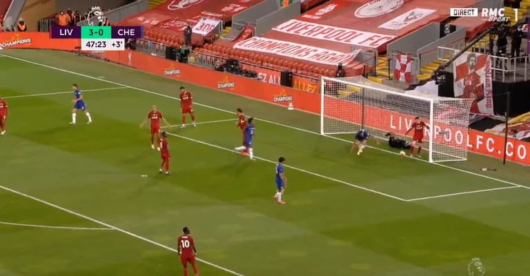 Giroud i jep shpresë Chelseat në fund të pjesës së parë, ngushton disavantazhin në 3-1