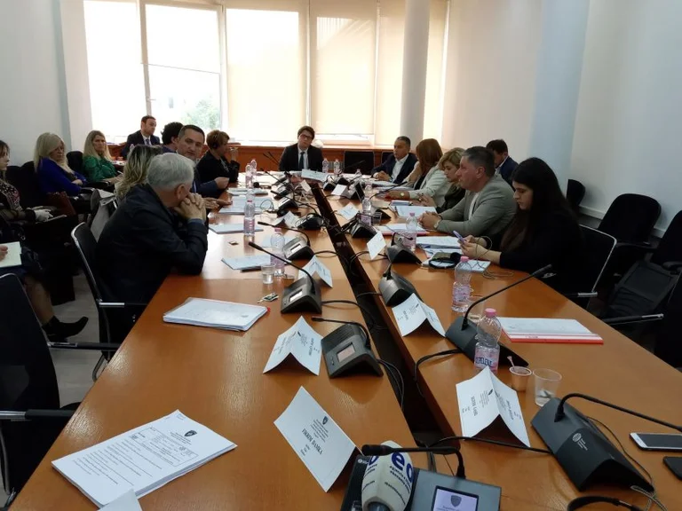 Komisioni për Transfere shqyrton Projektligjin për rishikimin e Buxhetit 2020