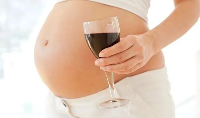 Ç’lidhje ka vera e kuqe me shtatzëninë? Shkenca ka një përgjigje interesante