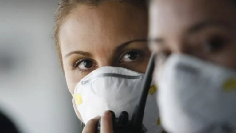 Austria e bën të detyrueshme mbajtjen e maskës brenda dyqaneve