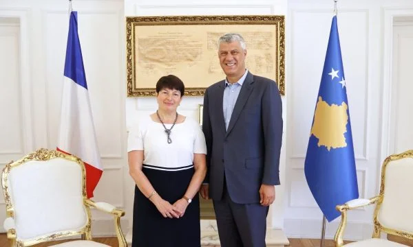 Edhe Ambasada e Francës e përgënjeshtron lajmin e gazetës së Surroit: Nuk e kemi bllokuar komunikimin me Thaçin