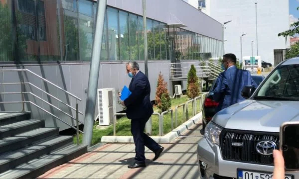 “Forumi i liderëve” i ftuar nga kryeministri po vazhdon pa opozitën VV-PDK