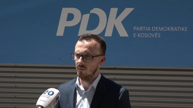 Zëdhënësi i PDK-së tregon arsyet se pse nuk morën pjesë në takimin e thirrur nga Hoti