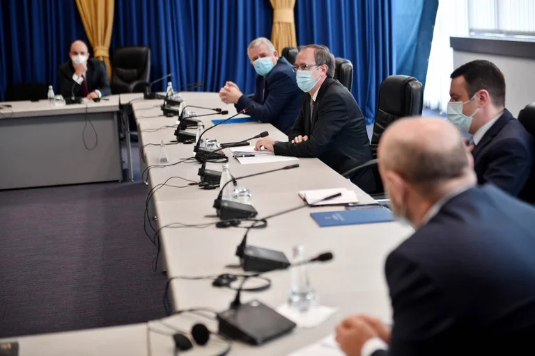 Në “forumin e liderëve” asnjë lider partie, Hoti thotë se mori mbështetje për dialogun