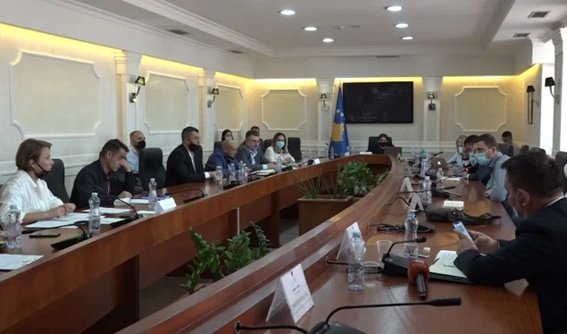 ​Deputetët kundërshtojnë shitjen e IPKO-s te Telekomi i Serbisë, thonë se po cenohet siguria kombëtare