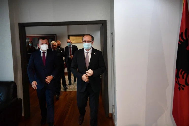 Hoti pret Taulant Ballën, bisedojmë për çështje me interes për dy vendet