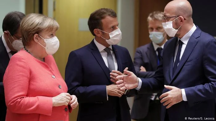 Liderët e BE-së arrijnë marrëveshje historike për fondin prej 750 miliardë eurosh