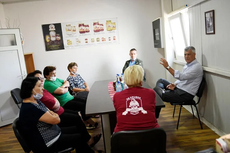Thaçi viziton Krushën e Madhe: Gratë e Krushës janë simbol i mbijetesës dhe i forcës