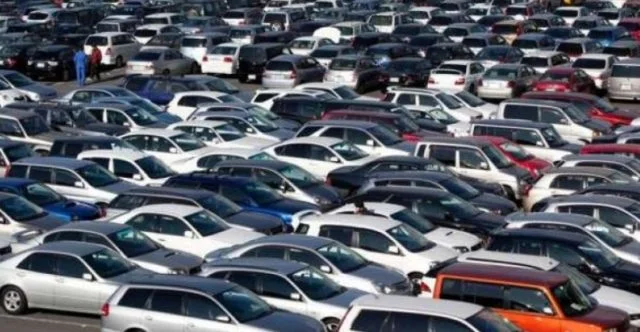 Kërkohet heqja e kushtëzimit për regjistrimin e automjeteve