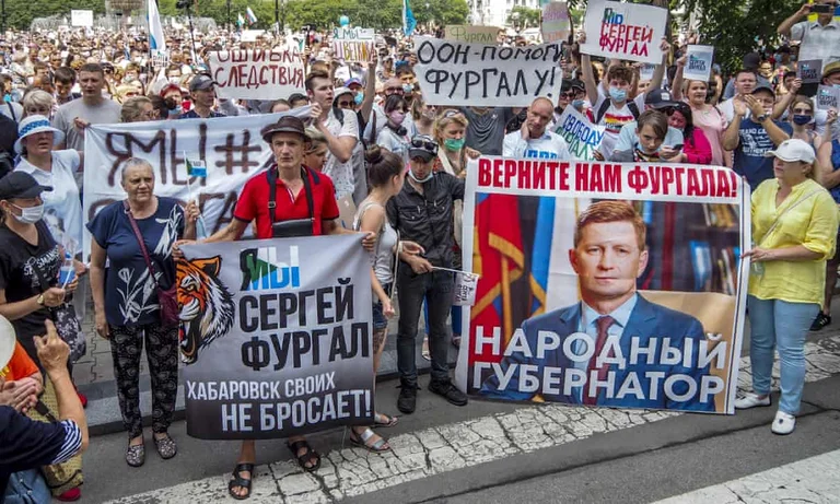 Demonstrata të paprecendentë në Rusi: Kërkohet kthimi i guvernatorit të akuzuar për vrasje të dyfishtë