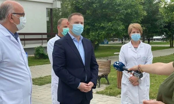 Zemaj dhe Ramadani pushojnë sot, i çojnë me e-mail njoftimet për situatën 24 orëshe me COVID-19