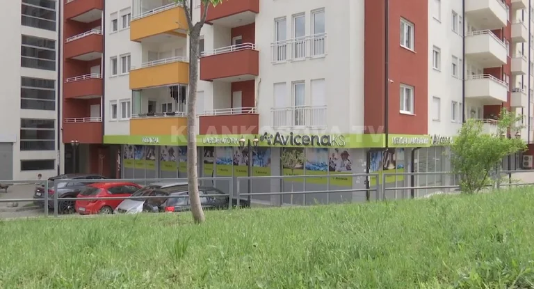 Pronari i AVICENA-KS flet pasi policia e zuri në kufi me rezultate të testeve të COVID-19