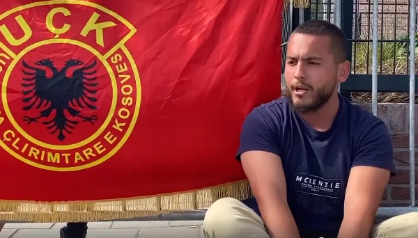 U bë i njohur duke e mbështetur Thaçin në Hagë, dikush ia dëmton varrin e nënës