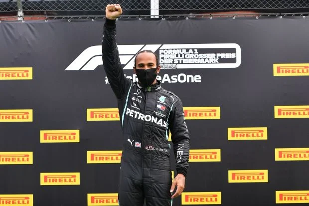 Hamilton fiton me stil provën në Hungari, vendos rekord të ri në proces