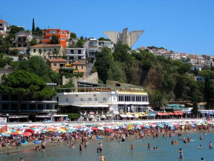 20 herë më pak turistë se vitin e kaluar në Ulqin