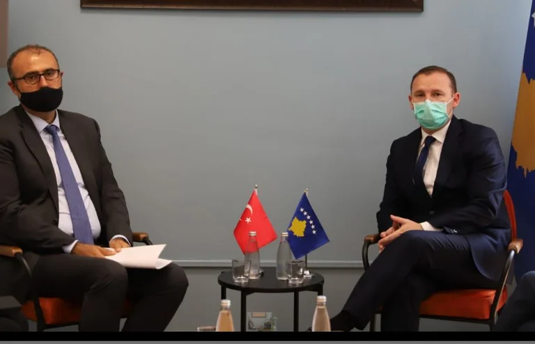 Minister Zemaj, türkischer Botschafter Sadar sprach für Coddy-19, Gesundheitskooperation