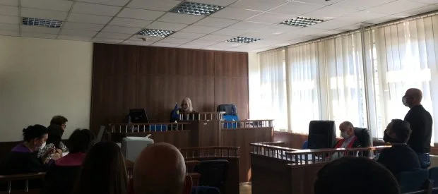El abogado del acusado por matar a su esposa en Prizren propone que su cliente se convierta en un examen psiquiátrico
