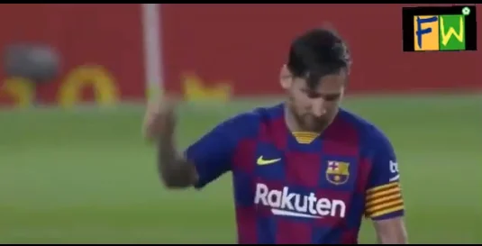 Messi a réagi avec une étrange frustration quand elle a marqué un but fantastique du tir bon marché hier soir.