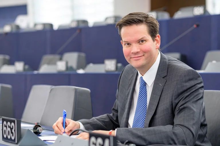 Austrian Eurodeput begrüßt Fortsetzung des Kosovo-Serbiens