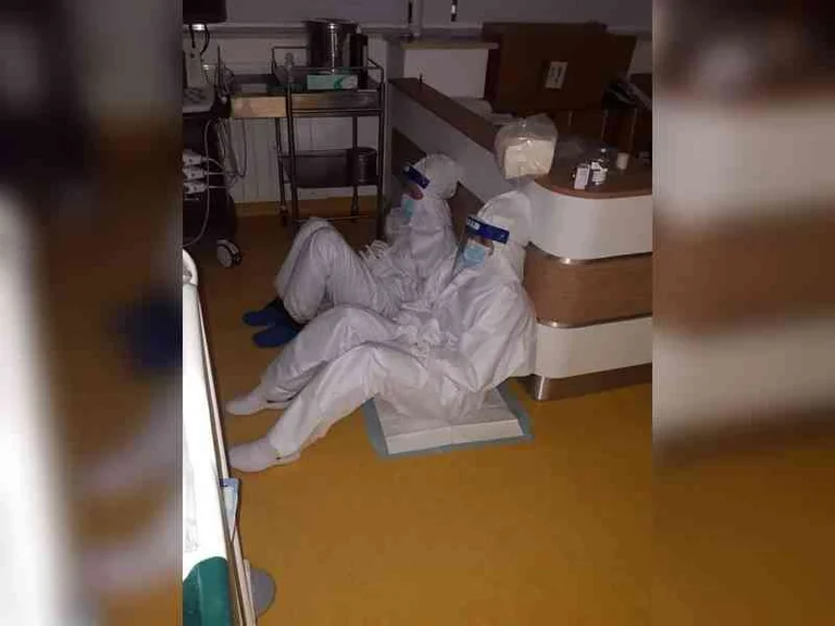 Exhausted and sweaty, this is the condition of doctors caring for the infected at KKUK