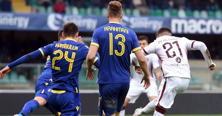 Albanese Verona: Un altro giocatore di calcio che brilla con la Cumbula Beatman