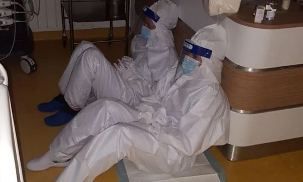 Photos within the Infectia of exhausted, unfortunate doctors will prevent you from removing masks