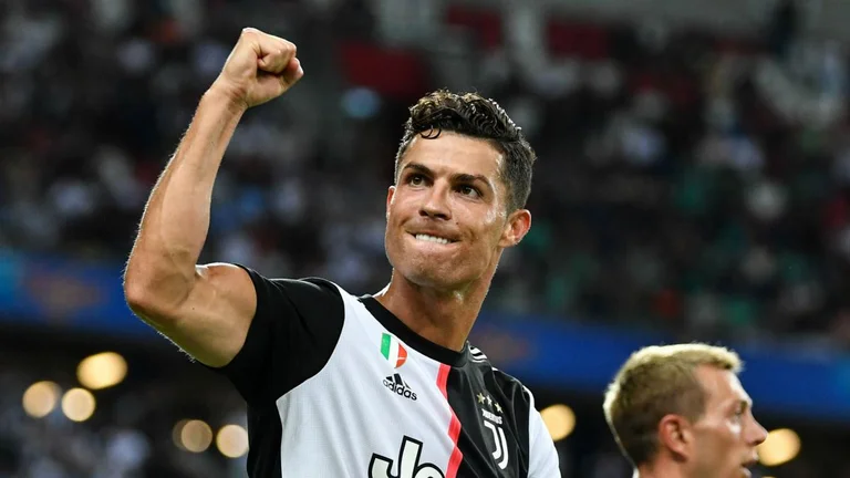 Ronaldo una chica de verdad, un objetivo lejos de romper dos grandes discos.