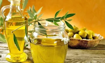 Olio d'oliva con aceto di mela, combinazione di salute ideale