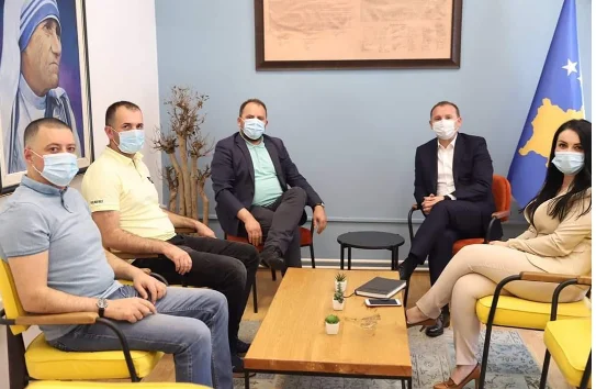 Nurses ask Zemaj: When's our salary going up from 18 euros to 36?