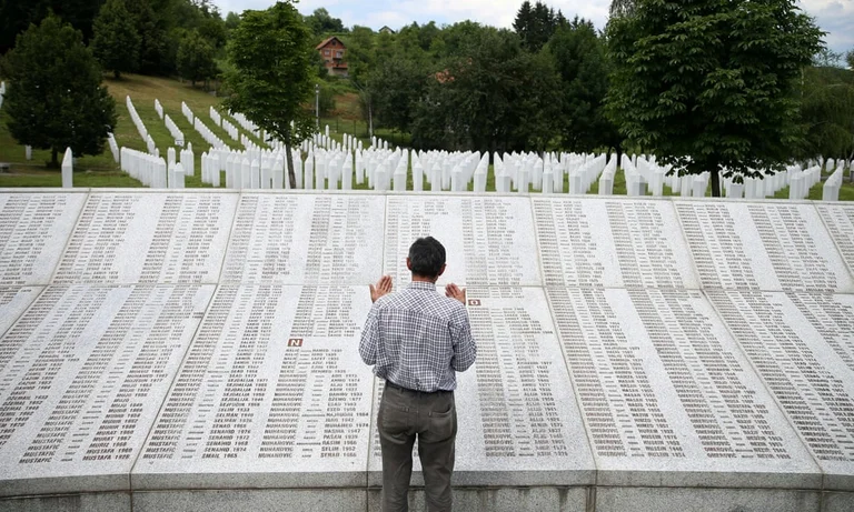 25 años después de Srebrenica, incrédulos de la masacre más poderosa: Ahora el presidente lo niega.