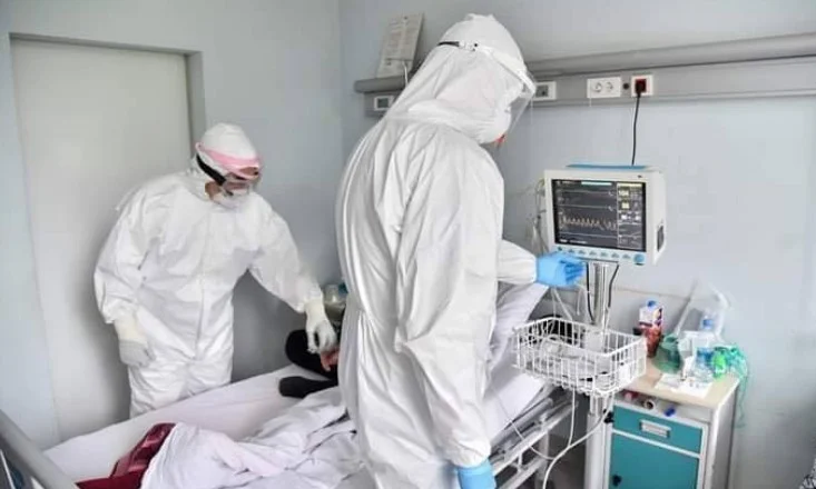 Kosovar veröffentlicht schwere Bilder seiner Mutter, die von Koronar leiden