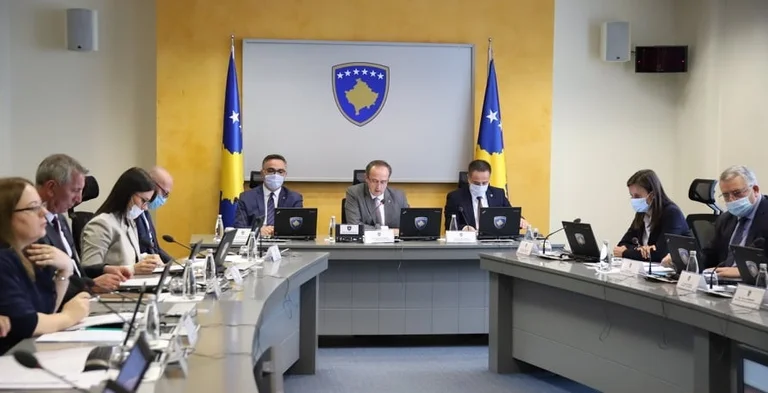 Il governo prende nuove decisioni, l'ora della polizia stabilita per più comuni