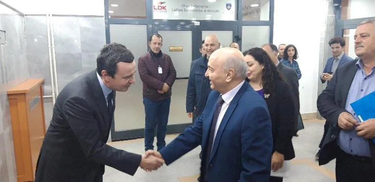 “Avdullah Coti d'Armen Zezaj” Kurti offense les LDK au gouvernement mais un peu d'Isa Mustaf
