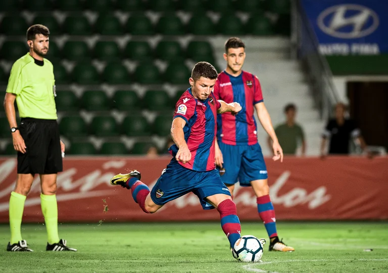 Enis Blanco está brillando en el campeonato español, marca objetivo hacia Athletic Bilbaos